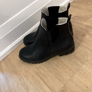Vegan booties size 8, worn once!